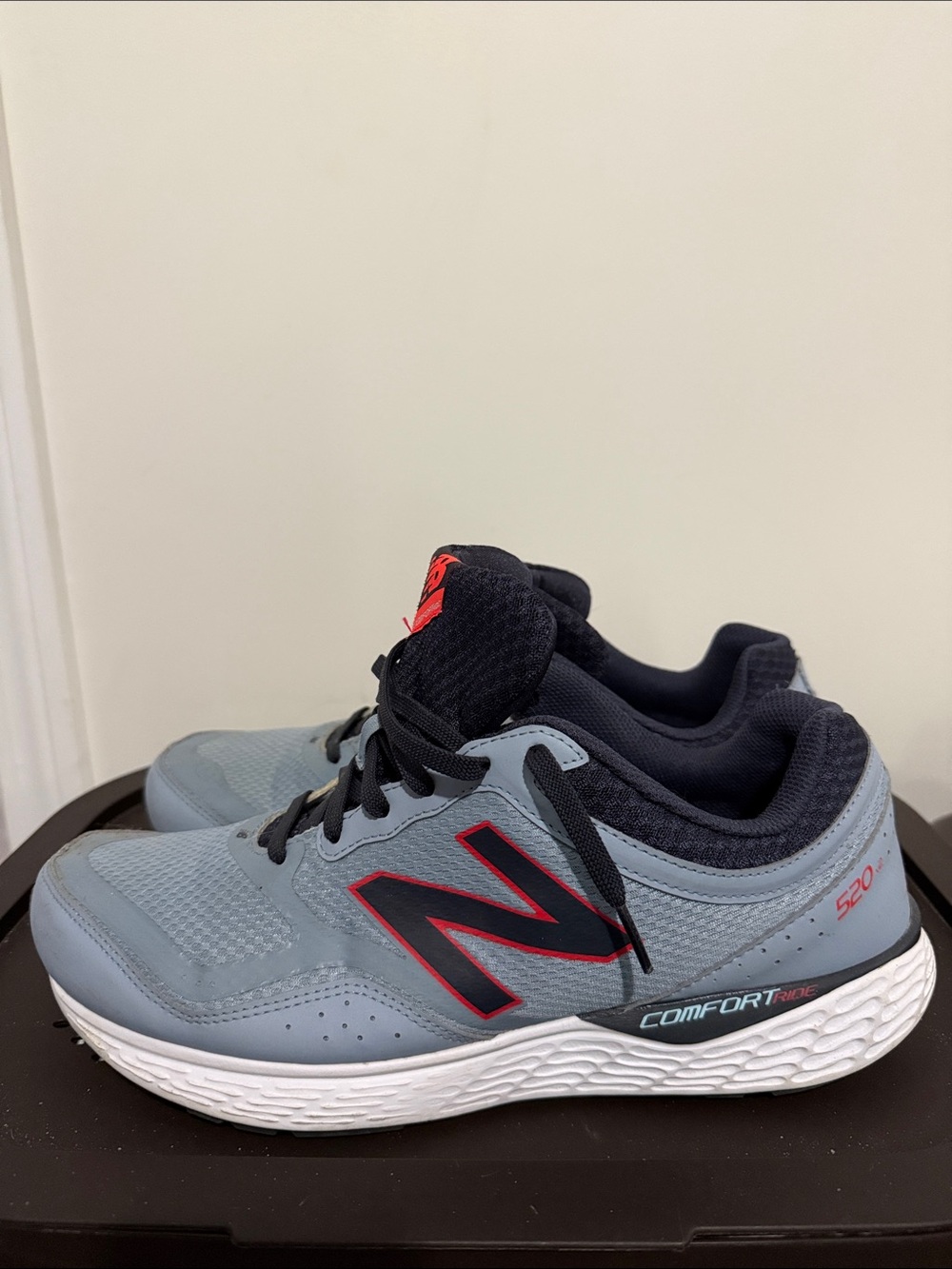 New Balance 520 Men's Grey sneaker size 12 LIKE NEW